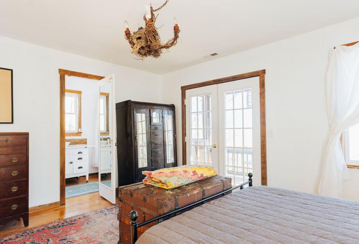 Master Bedroom (sleeps two)